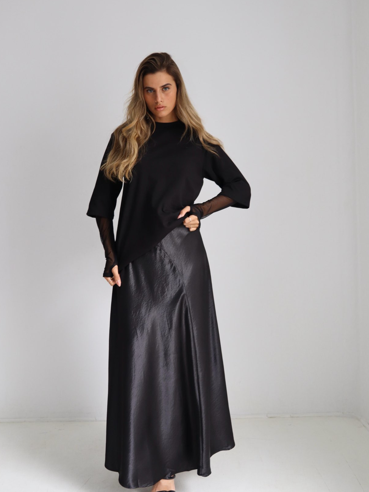 חצאית נועה שחור