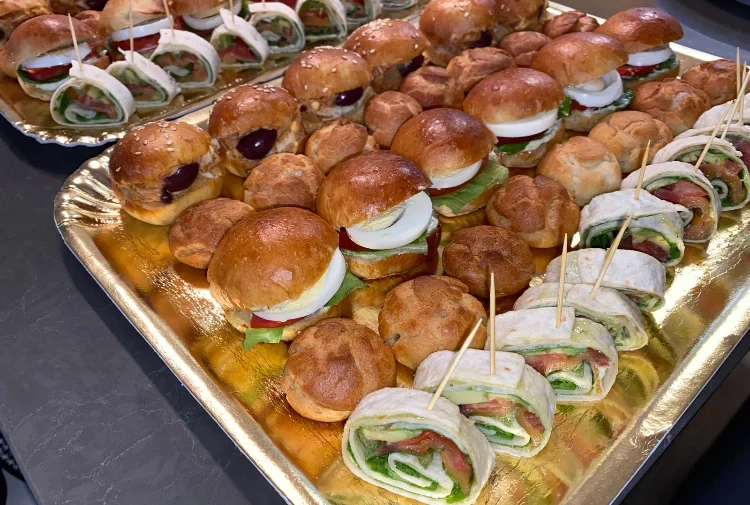 מגשי אירוח מלוחים מיקס 30 יחידות , חלבי/פרווה