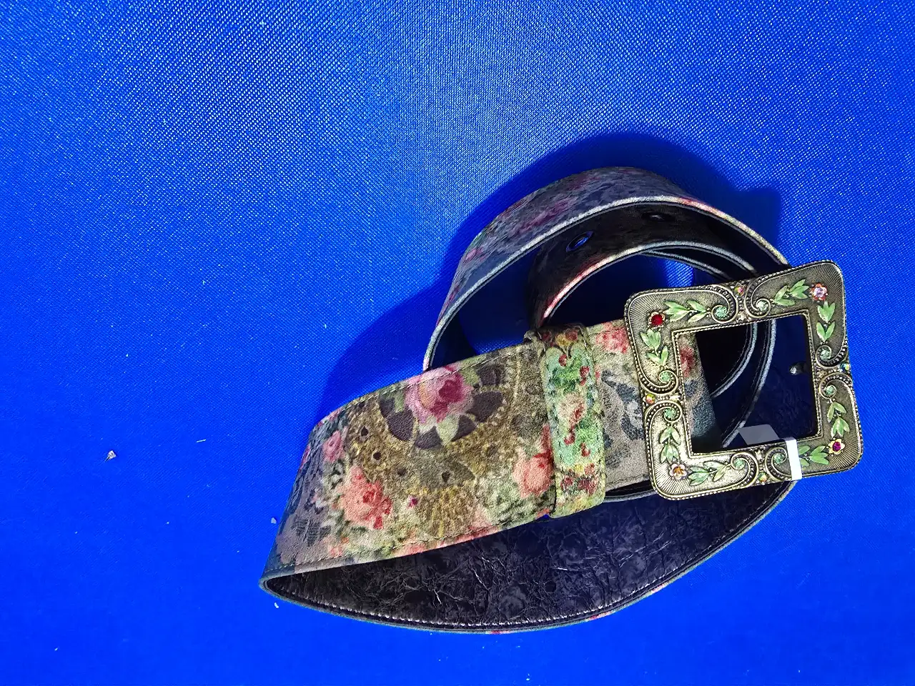 חגורת עור מבית מיכל נגרין אבזם מתכת משובץ באבני סברובסקי חתומה