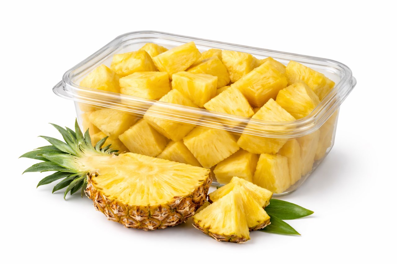 אננס קלוף וחתוך