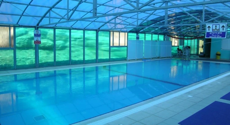 10 אנשים לבד בבריכה למשך שעתיים ועוד שעתיים בילוי במתחם בחוץ. נא לפנות בווצאפ לא להזמין כאן