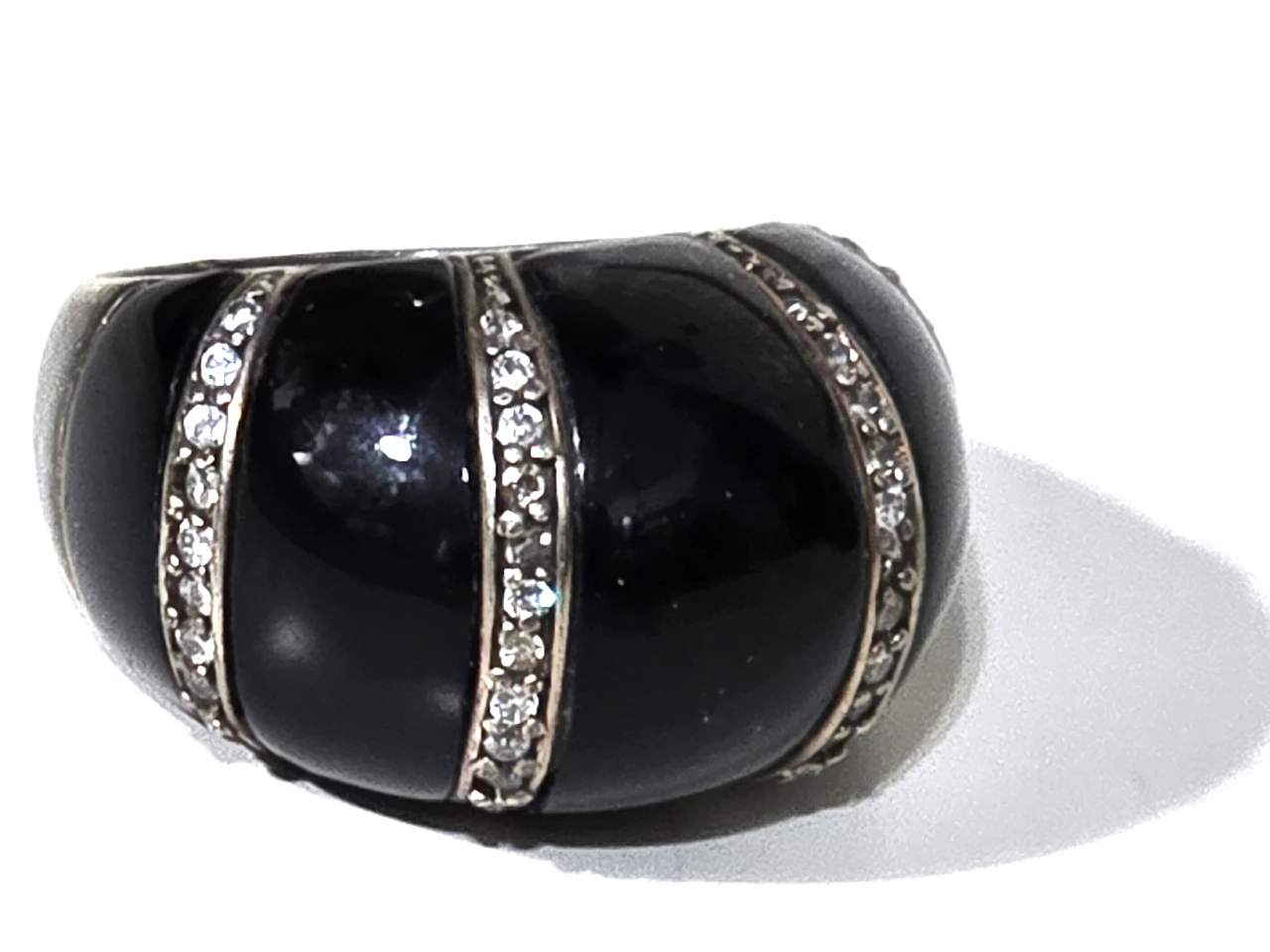 טבעת כסף 925 חתומה חדשה משובצת בזירקוניה על אבן שחורה  מידה 8 וחצי.