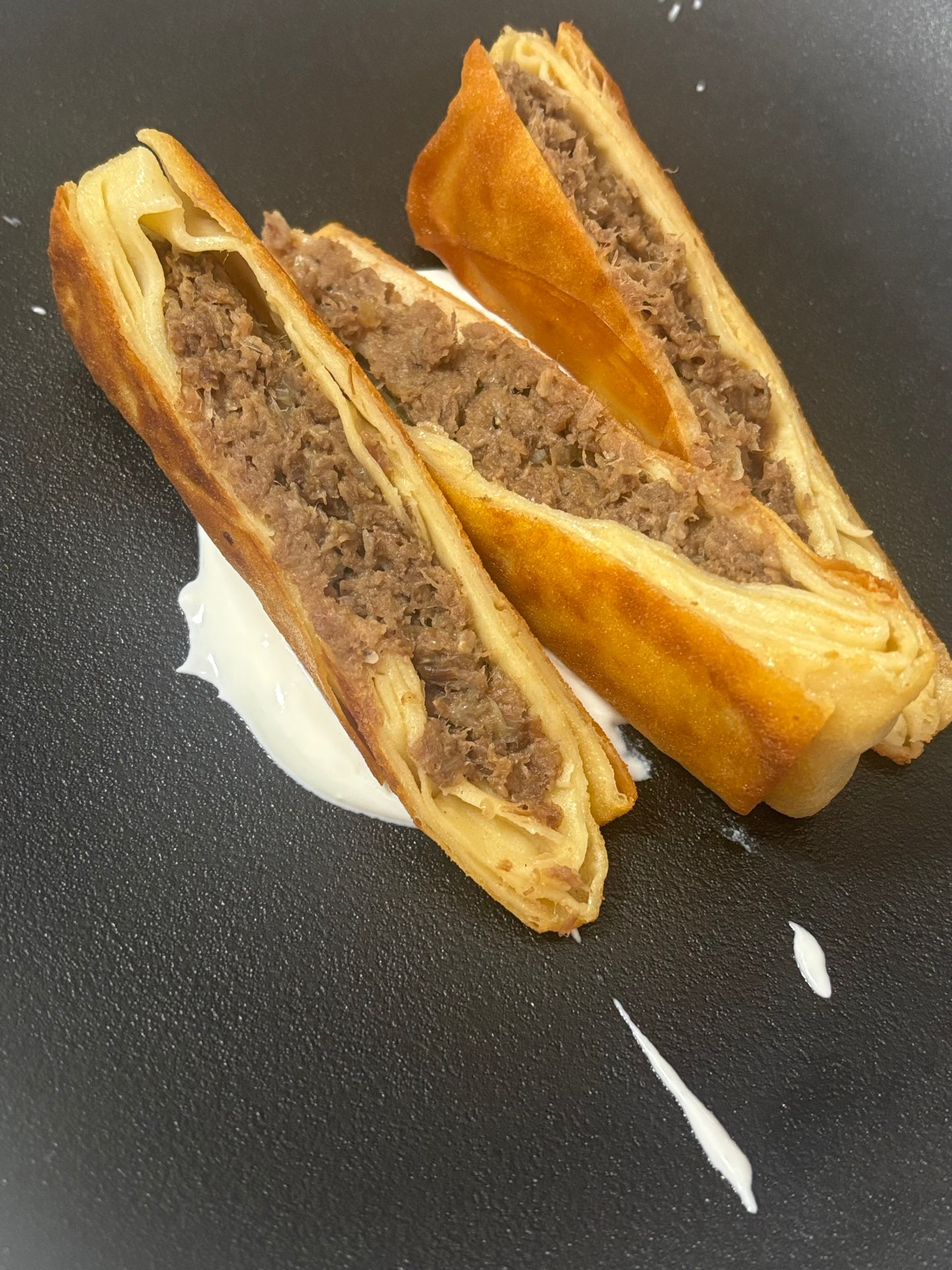 בלינצ׳ס בעבודת יד במילוי בשר עוף טחון/או פטריות טריות ( בתוספת רוטב פטריות)