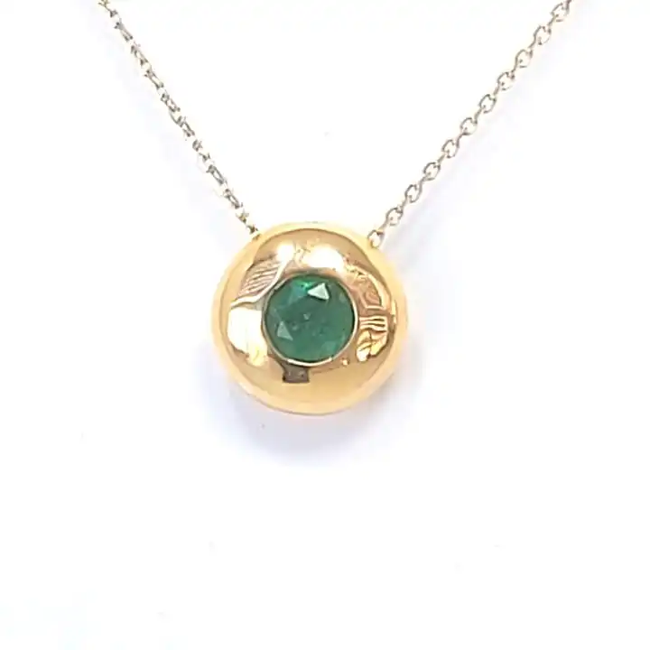 תליון זהב 14Kעם אמרלד מרכזי כולל שרשרת