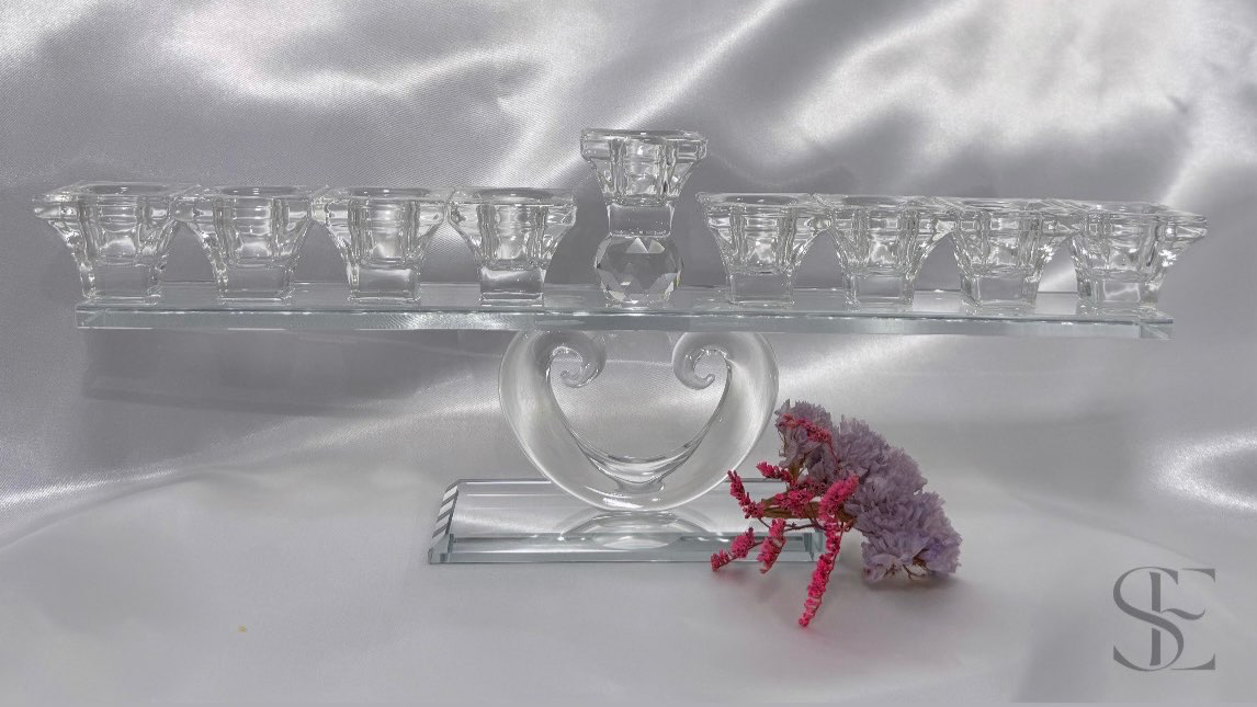 חנוכיית דגם דניאל