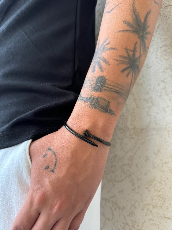 צמיד מסמר שחור