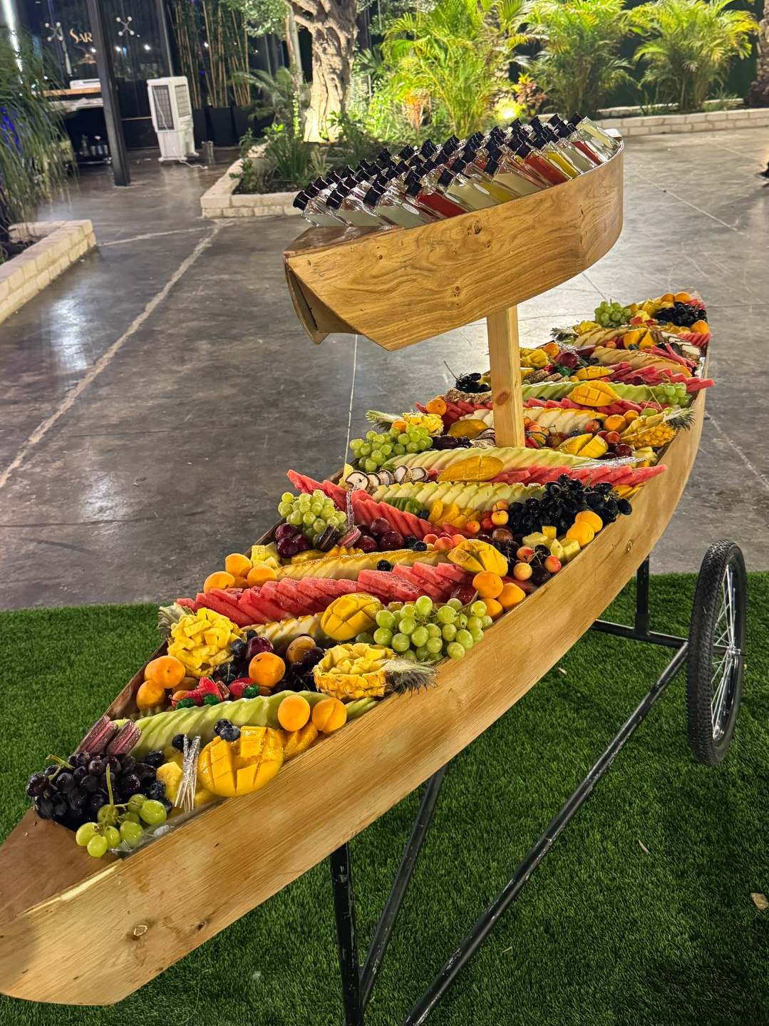 סירת פירות 2.5 מטר עם קומת קוקטליים