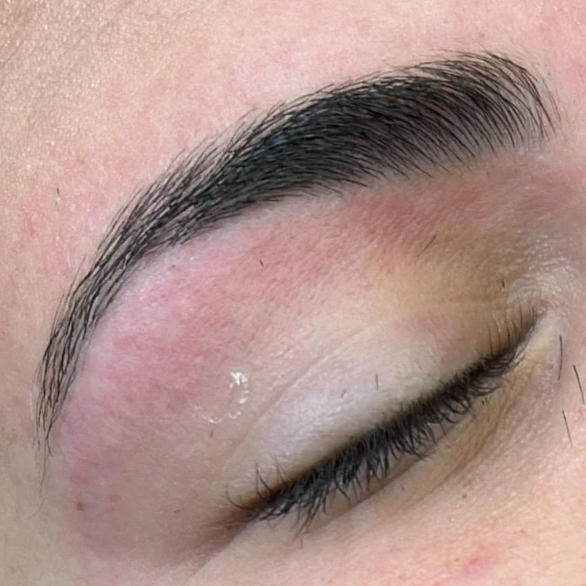 עיצוב גבות וצביעת גבות