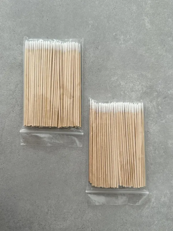 חבילת מקלות עץ עם ריפוד