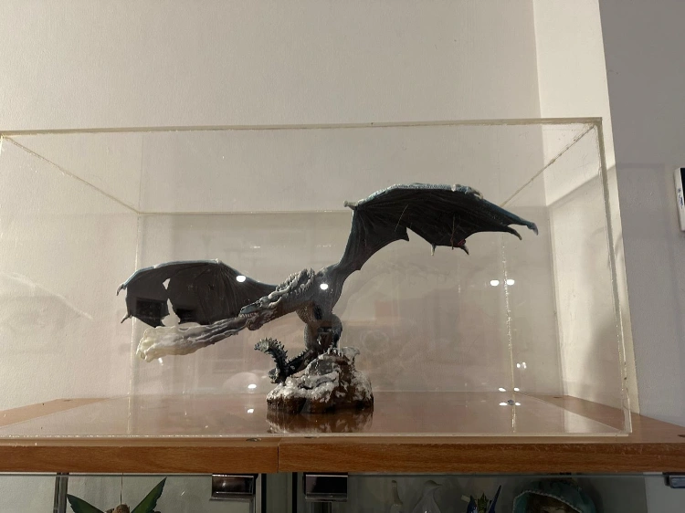 ווזיריון בקופסאת תצוגה - פסל ענק