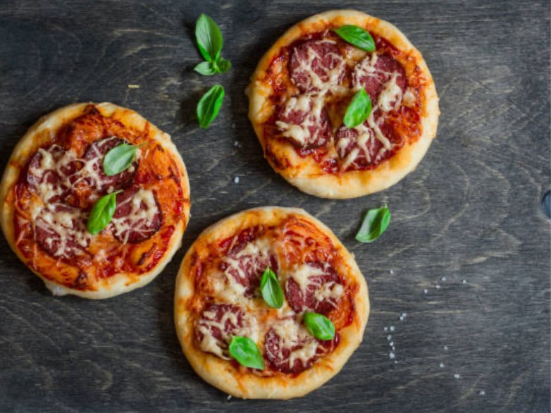 מארז 12 פיצות אישיות