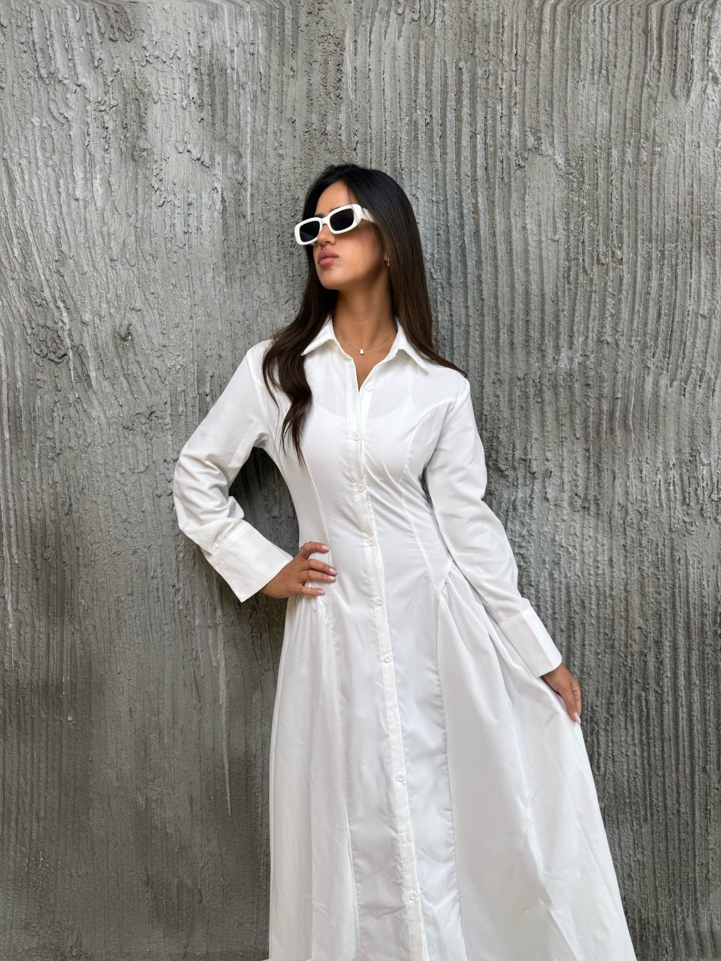 שמלה מכופתרת לבן