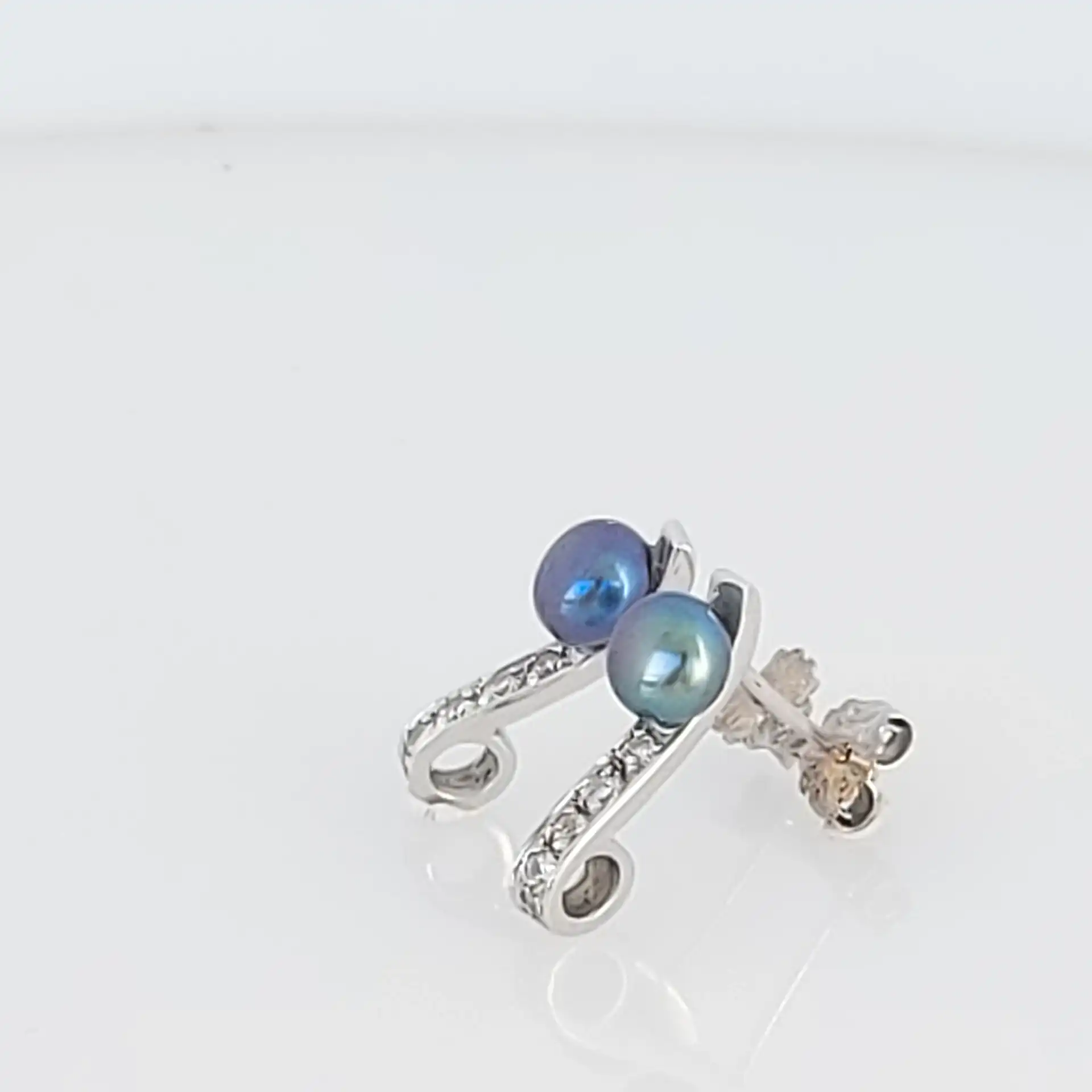 עגילי זהב 14 קראט עם פנינים אמתיות משובצים ביהלומים