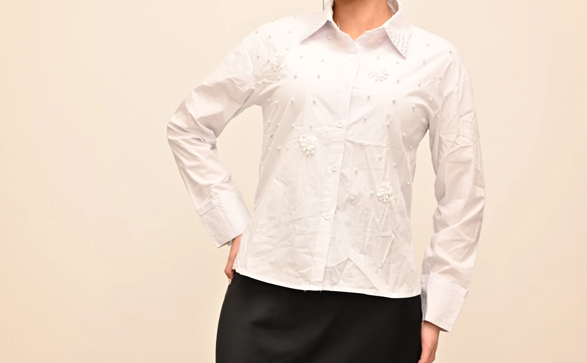 חולצה מכופתרת לבנה פרחים