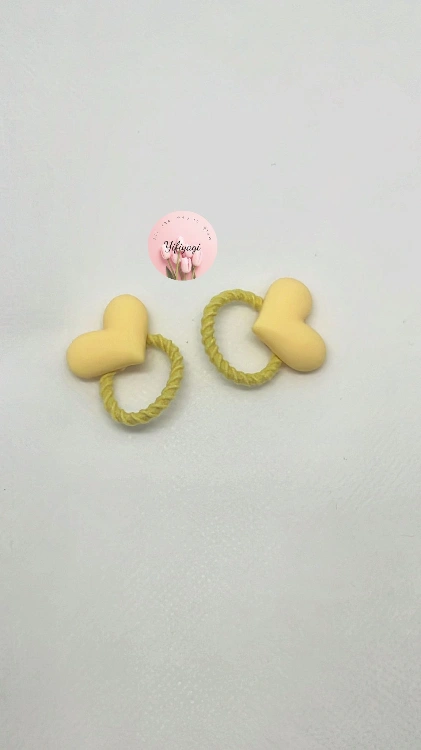 זוג גומיות לב צהוב