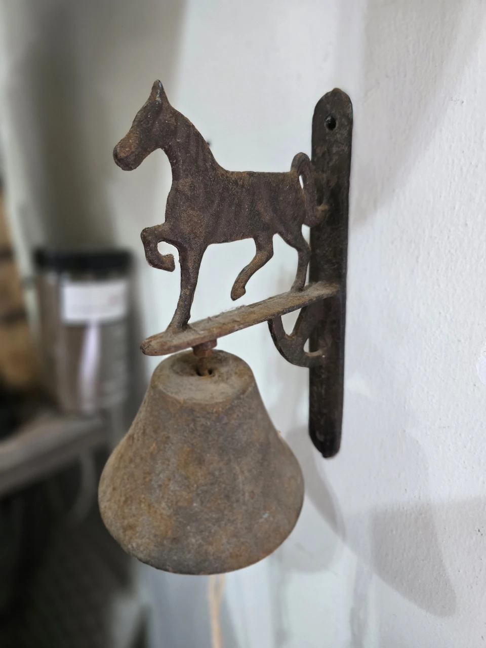 פעמון ישן לכניסה לחצר\לבית הכל עשוי מברזל יצוק