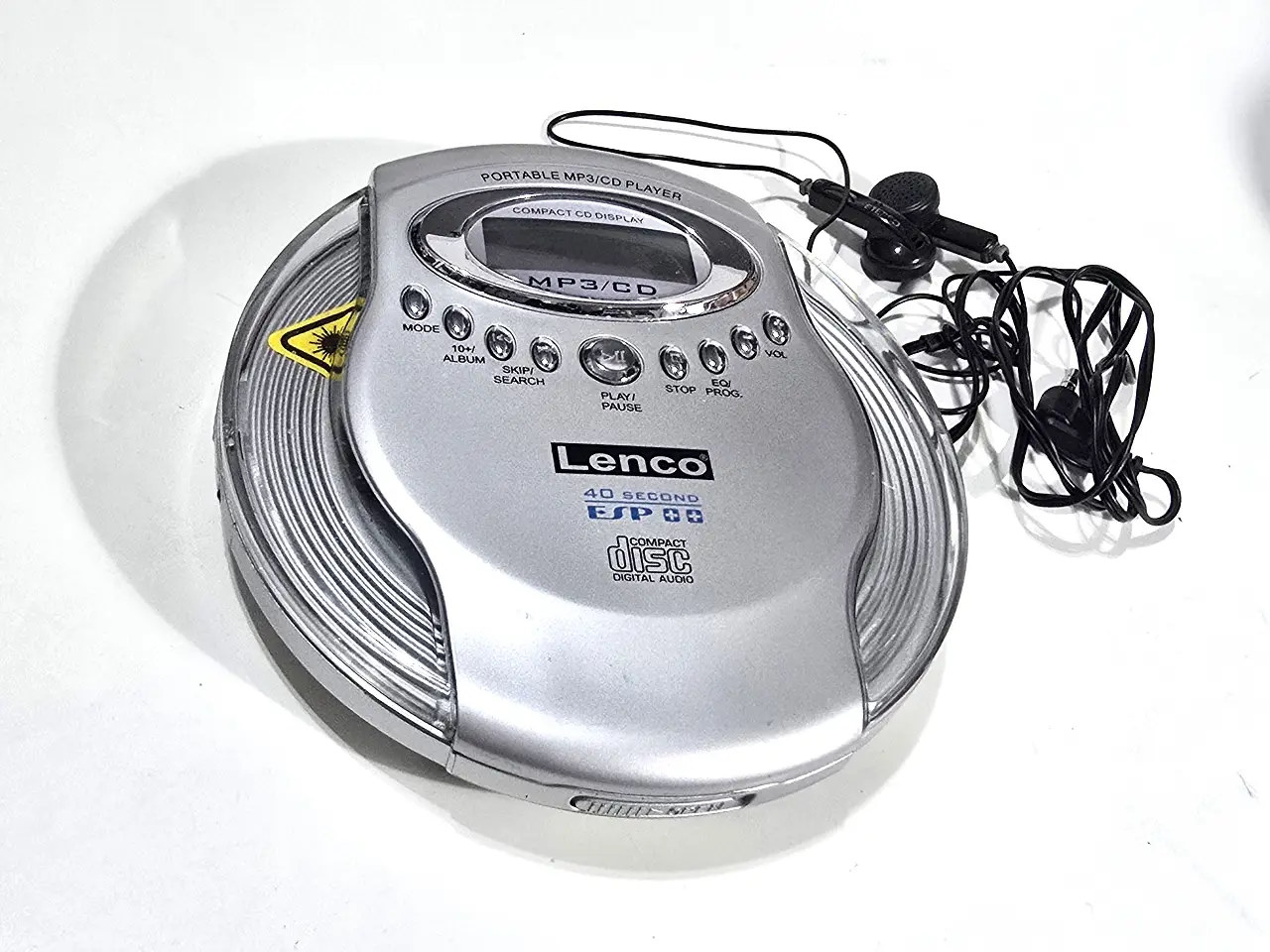 נגן דיסקים (דיסקמן)תומך בפורמטים של CD  ו MP3  כולל אוזניות במצב עבודה כחדש