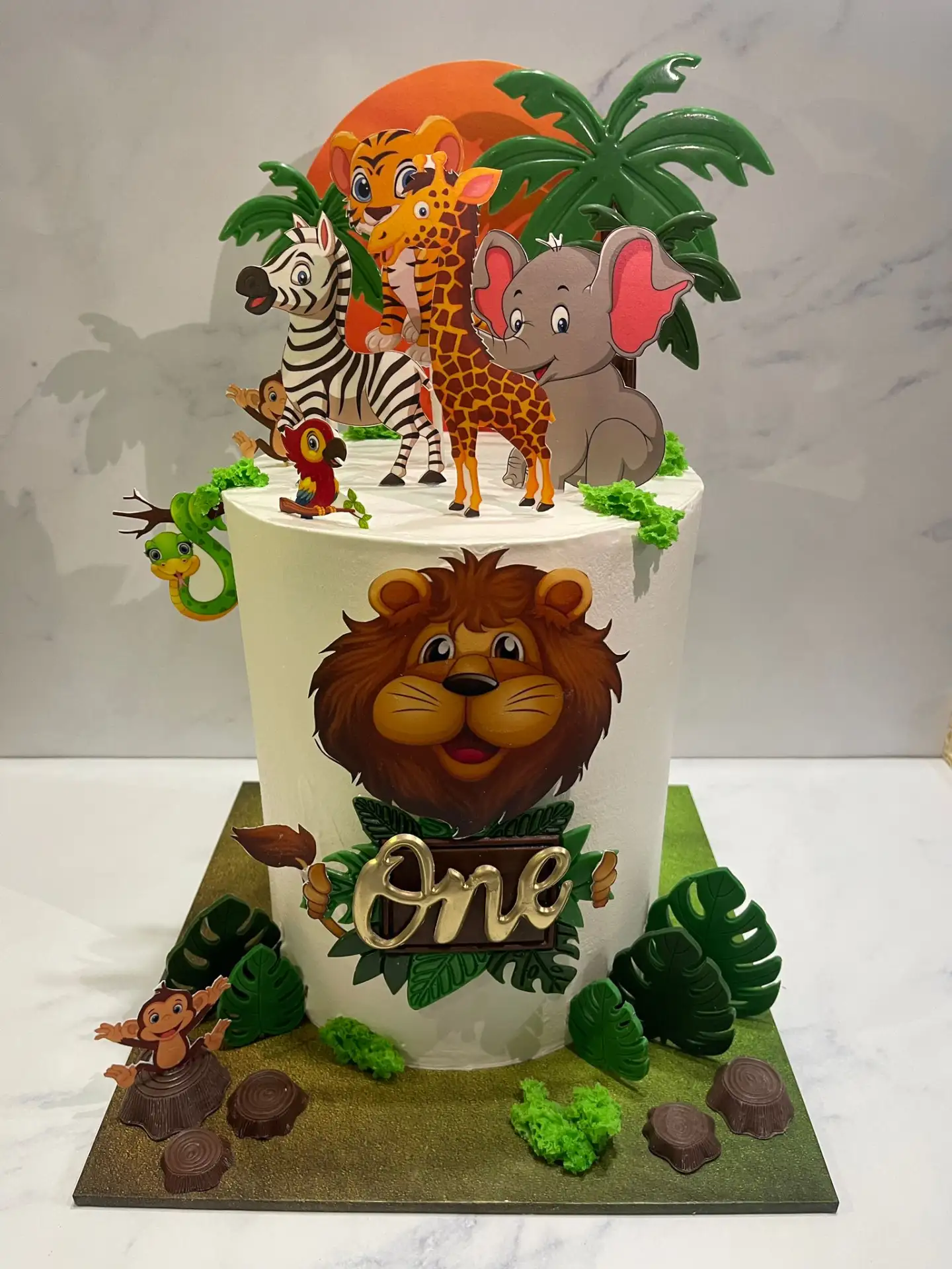 עוגת נושא בהתאמה אישית | Ya-Ya Patisserie