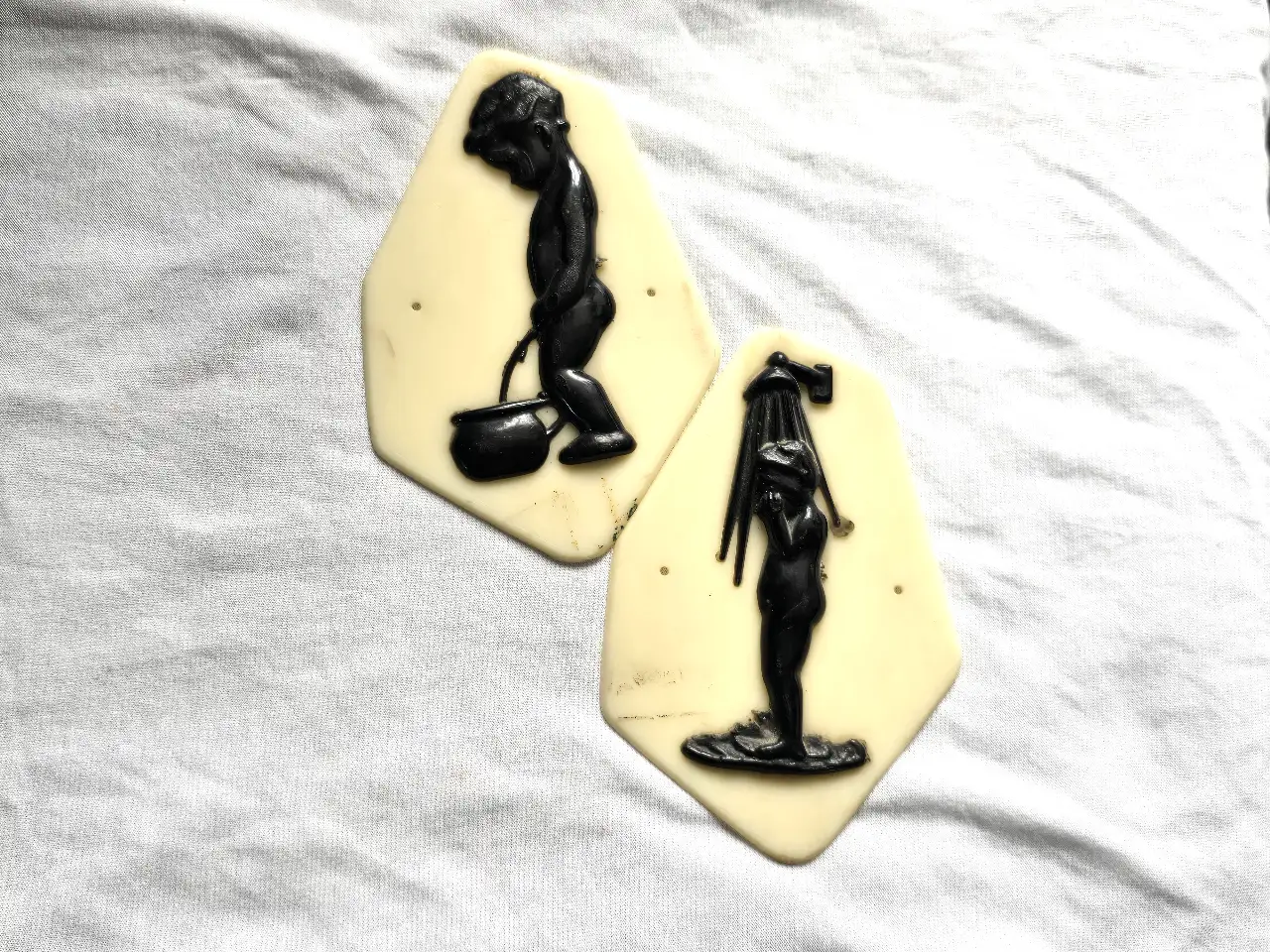 שלטי מקלחת ושירותים ישנים שלטי שירוקלחת עשויים בקליט על רקע לבן גובה 12 ס"מ רוחב 8 ס"מ