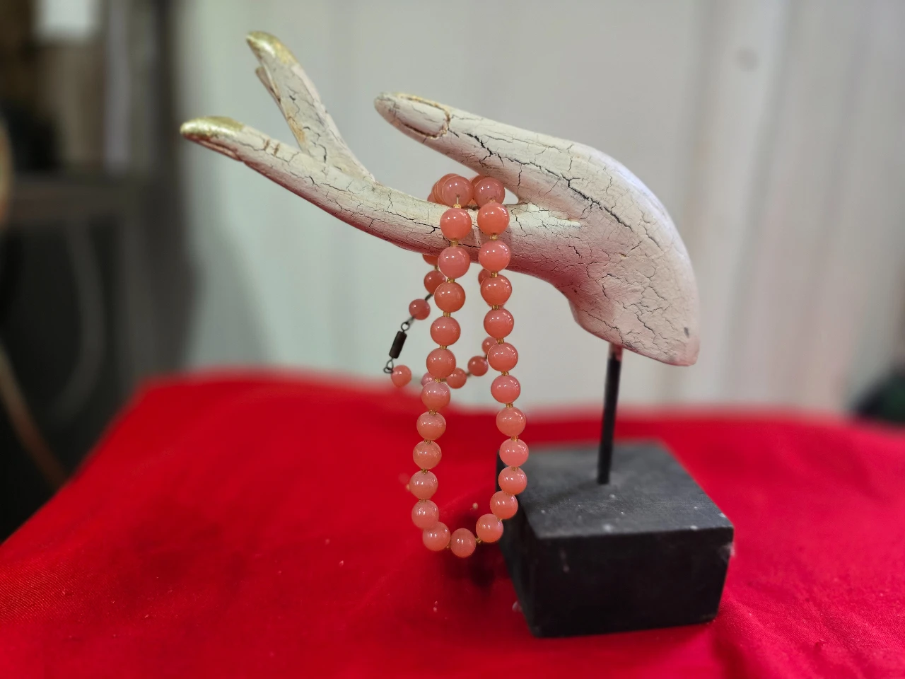 שרשרת חרוזי קוראל אלמוג בצבע ורוד שרשרת עדינה ויפה