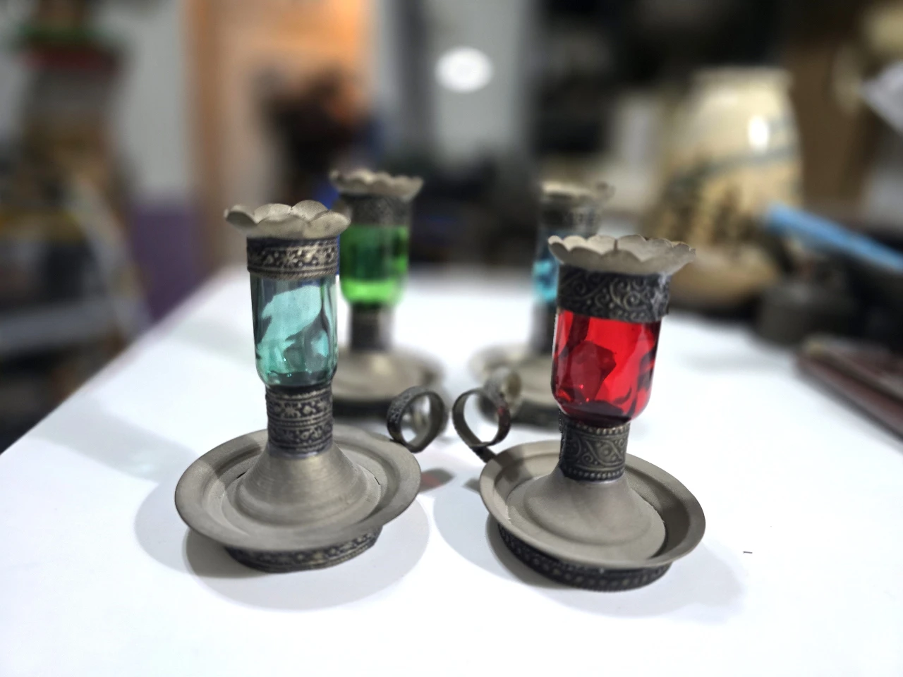 סט של ארבעה פמוטים שילוב מתכת וזכוכית עם דוקרן גובה 12 ס'מ