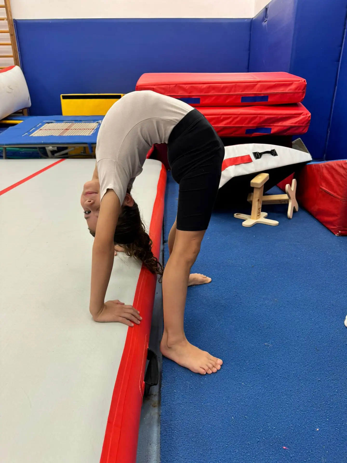 קבוצות מתחילים להתעמלות קרקע ואקרובטיקה