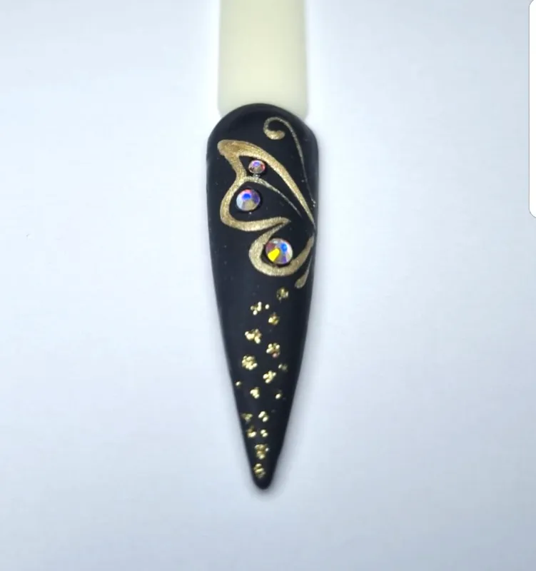 חצי פרפר - ציור במכחול