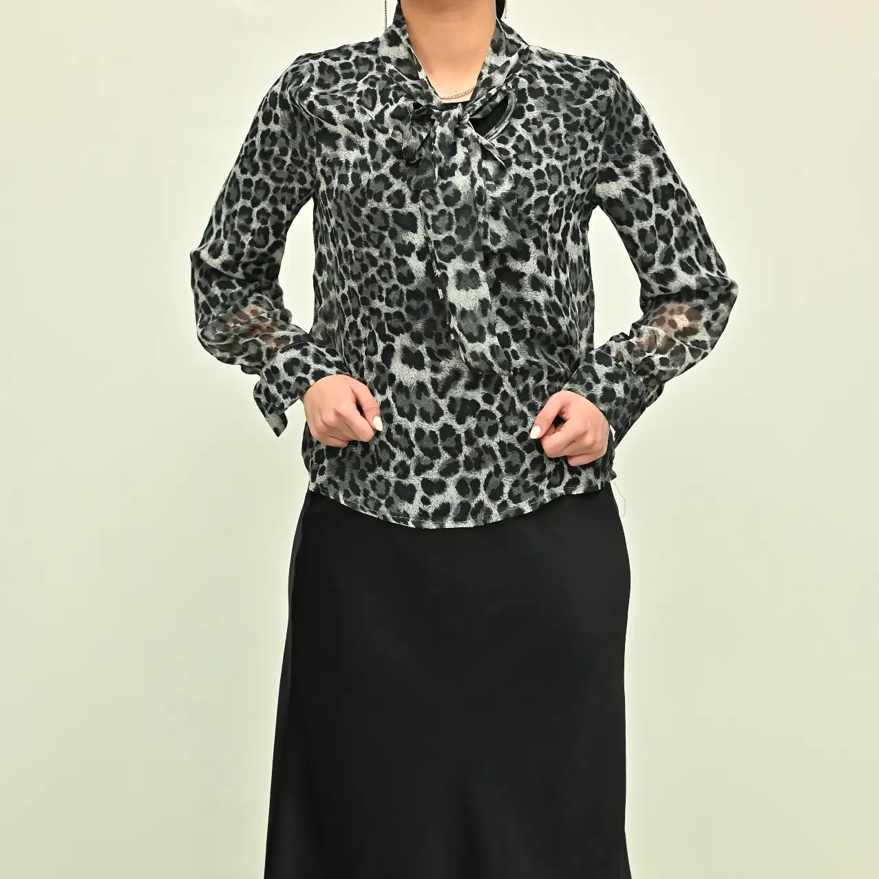 חולצת עניבה מנומרת