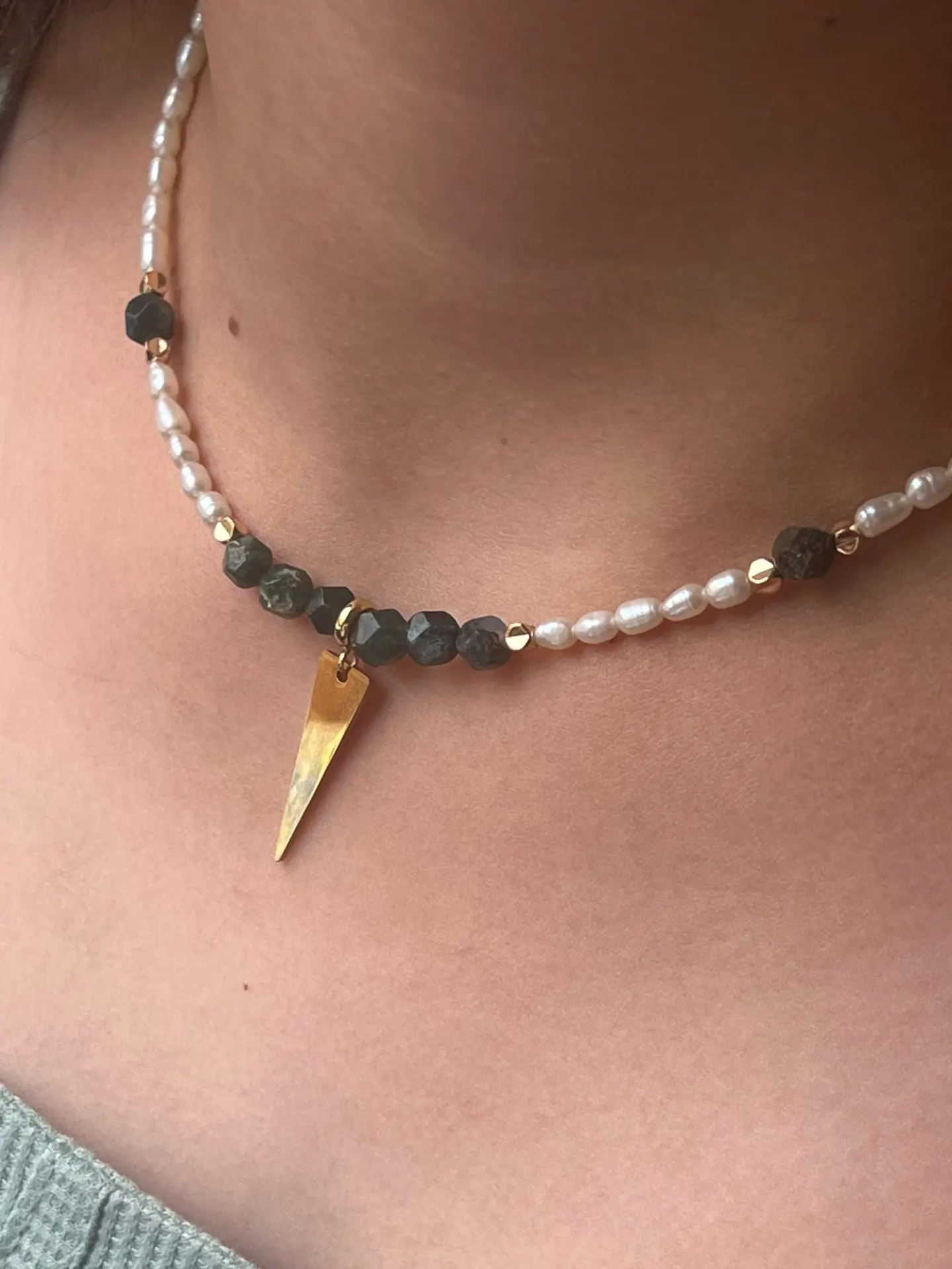 שרשרת פנינה בשילוב אבני חן טבעיות 