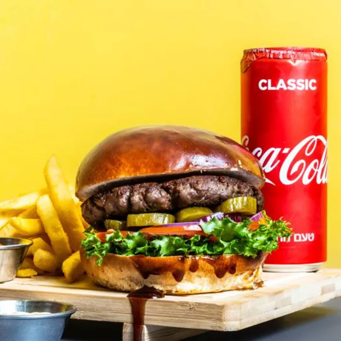 המבורגר 200 גרם + צ’יפס + שתייה – חוויה עשירה | גורילה בורגר