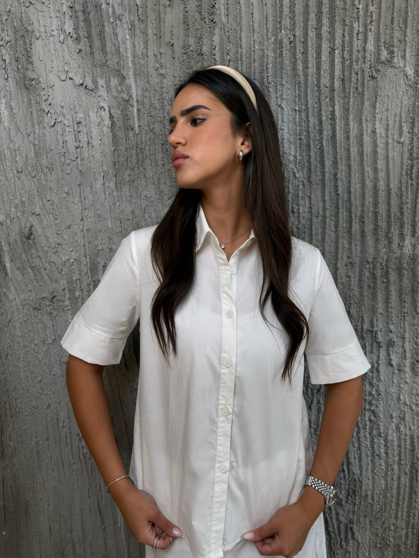 חולצה מכופתרת קצר לבן