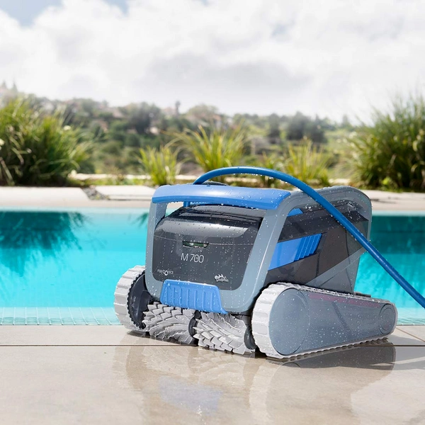 רובוט לבריכה Maytronics Dolphin M700