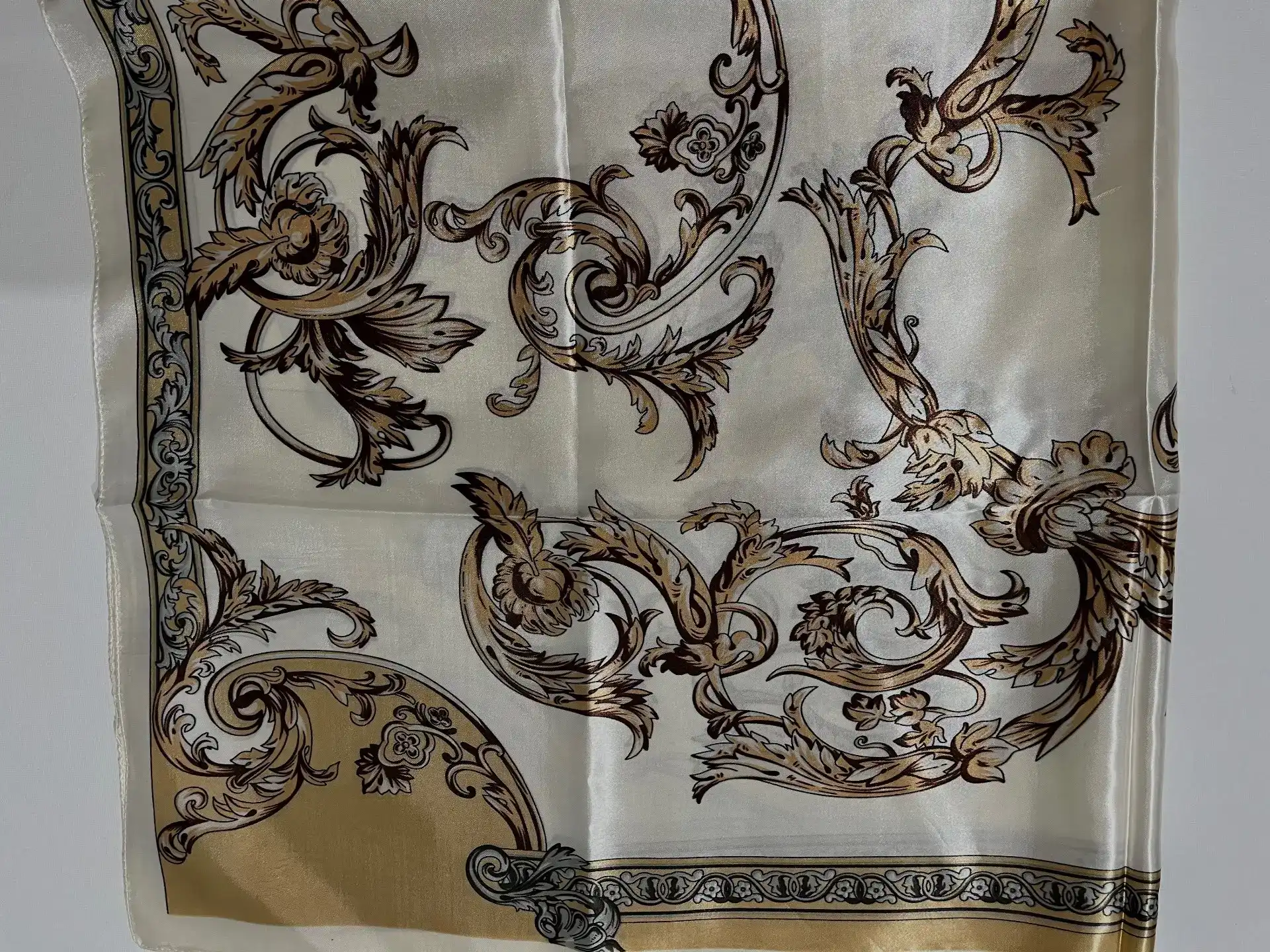 מטפחת הדפס בד סאטן משי - בוהו שמנת