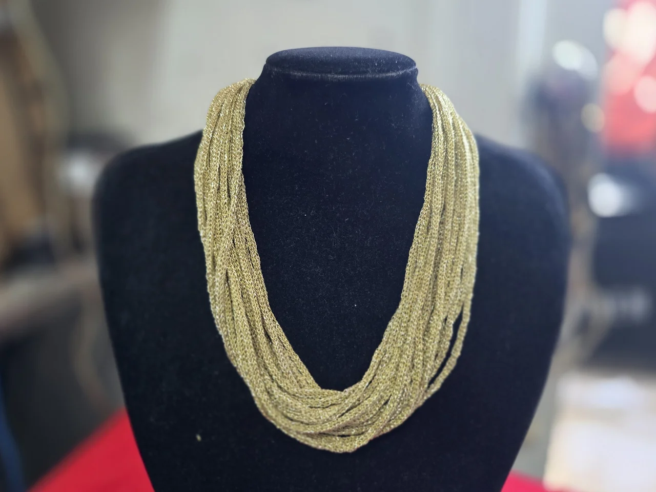 שרשרת וינט'ג שנות 90\80 אופנה איטלקית מאפיין את השרשרת סגנון הקליעה השרשרת מרשימה מאד בסגנון רב שכבתי