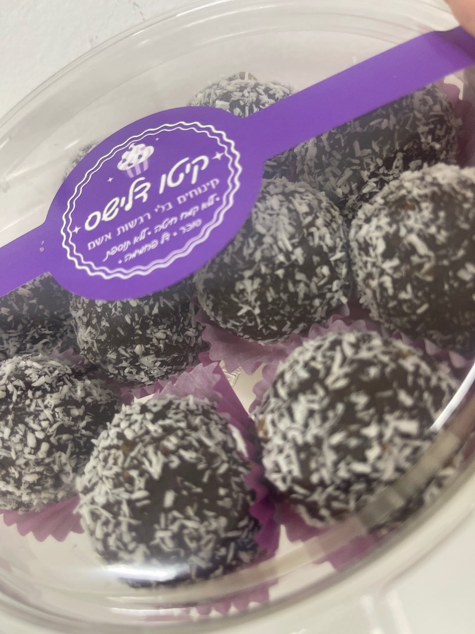 כדורי שוקולד בציפוי קוקוס