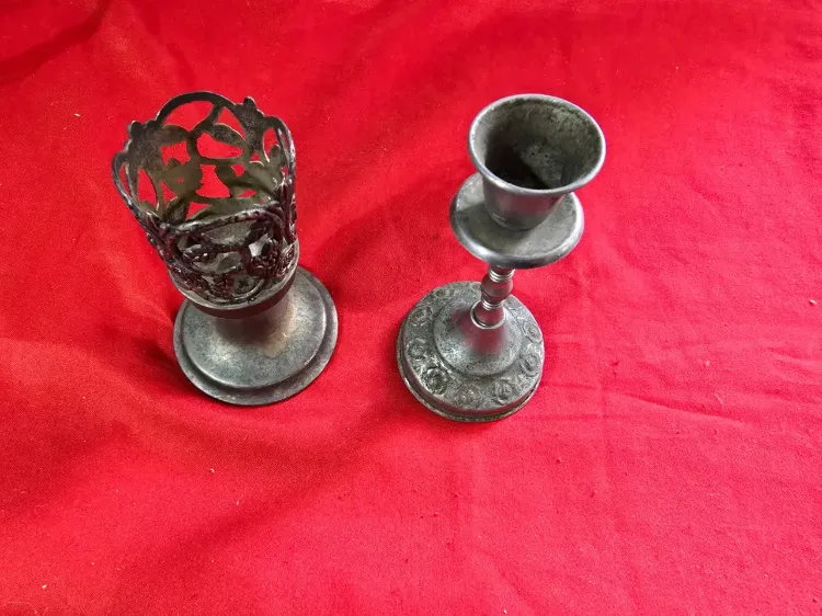 זוג פמוטים ישנים ממתכת