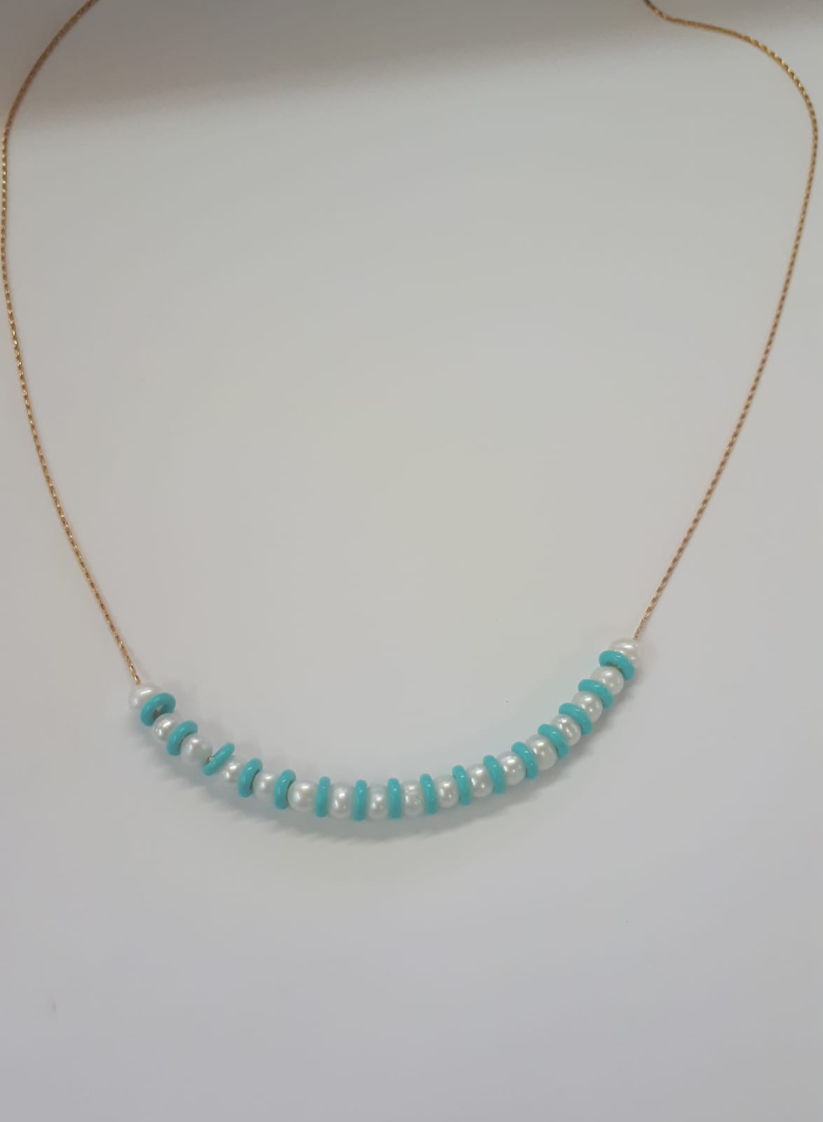 שרשרת גולדפילד שזורה פנינים וחרוזים בצבע טורכיז