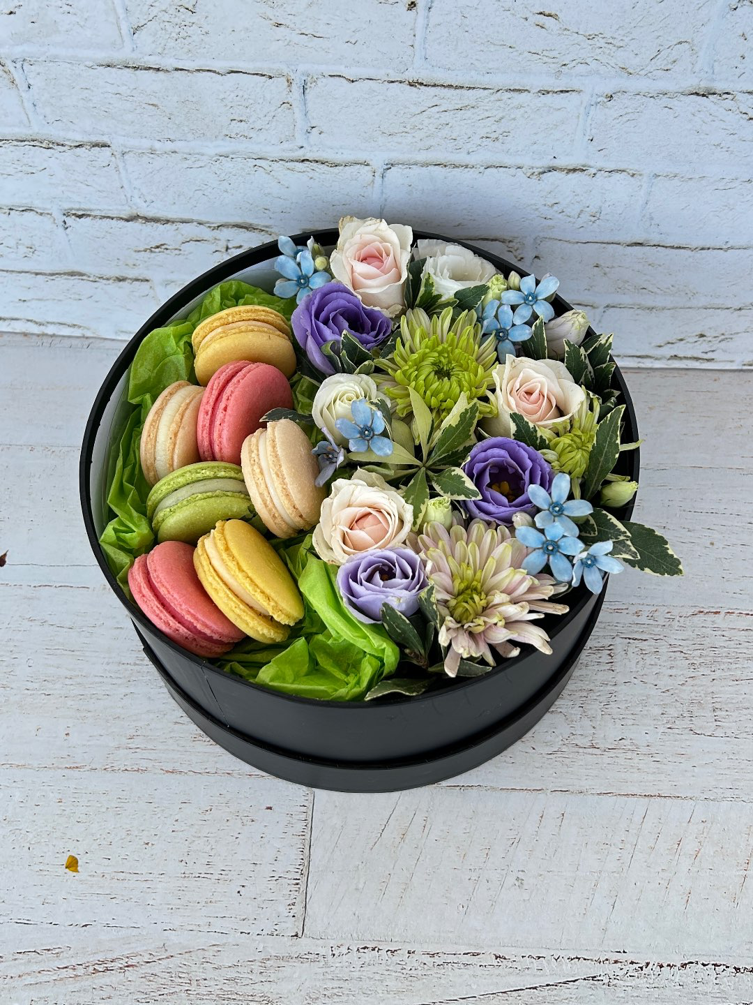 קופסת פרחים עם ממתקים