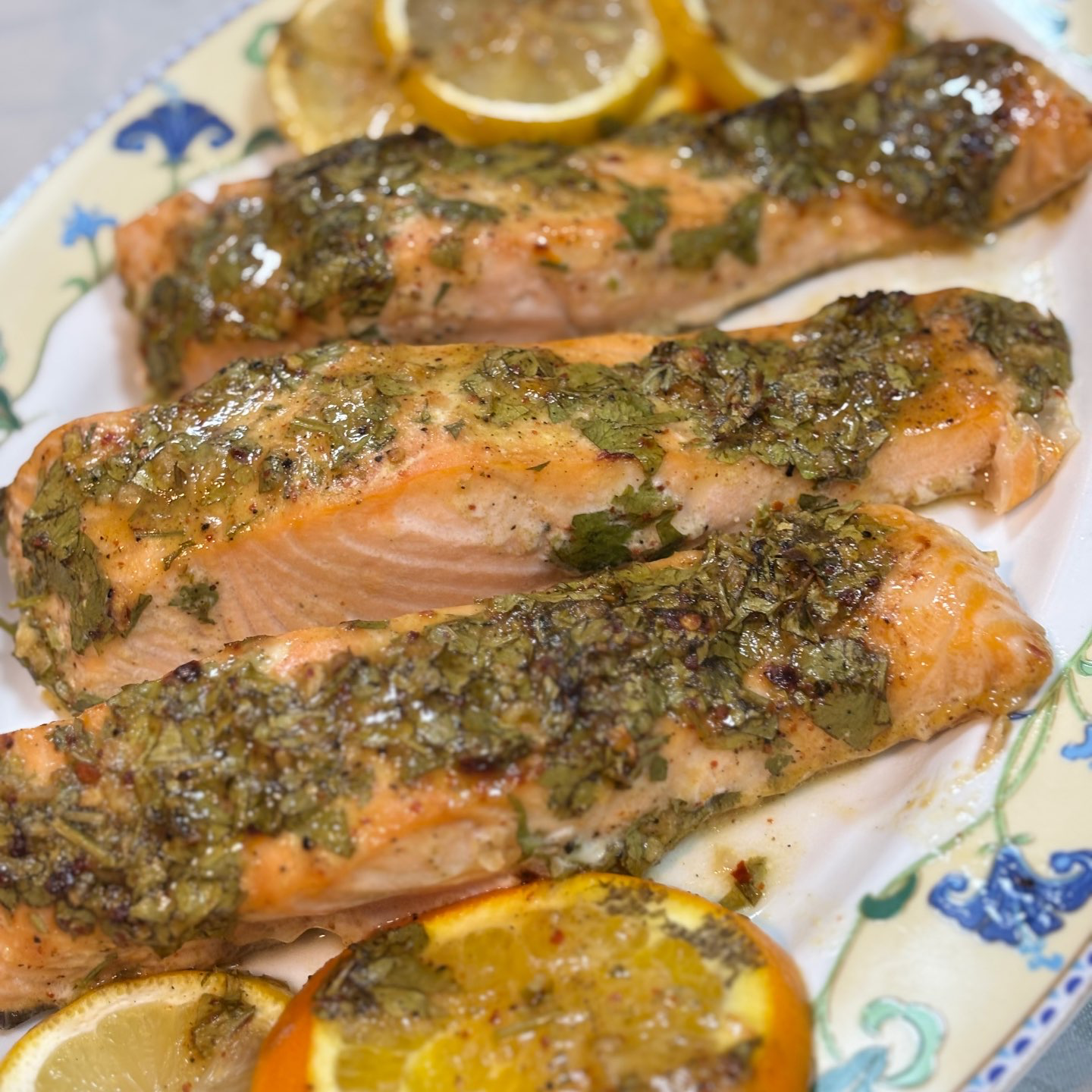 פילה סלמון עסיסי וטעים - אפוי בתנור(מנה כ200גר)