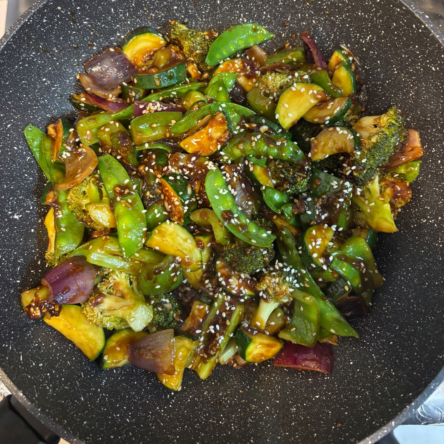 מוקפץ – שילוב מושלם של ירקות טריים וטעמים עשירים