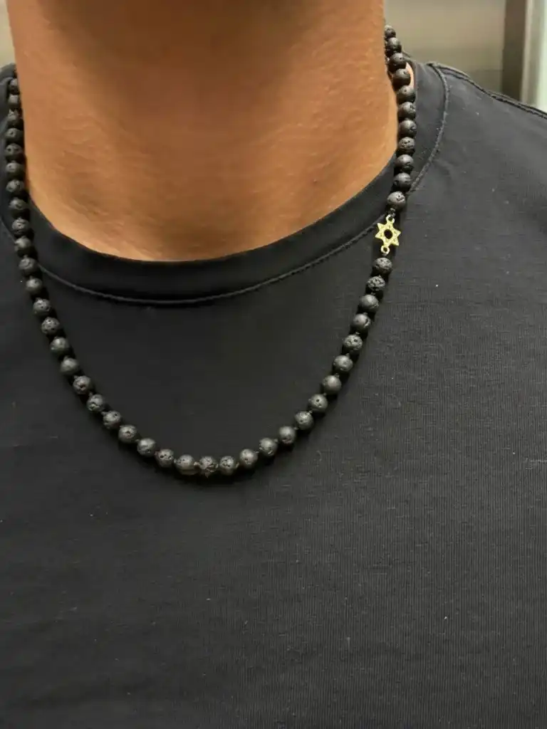 שרשרת אבני לבה לגבר | תכשיט עם משמעות – מאושרת