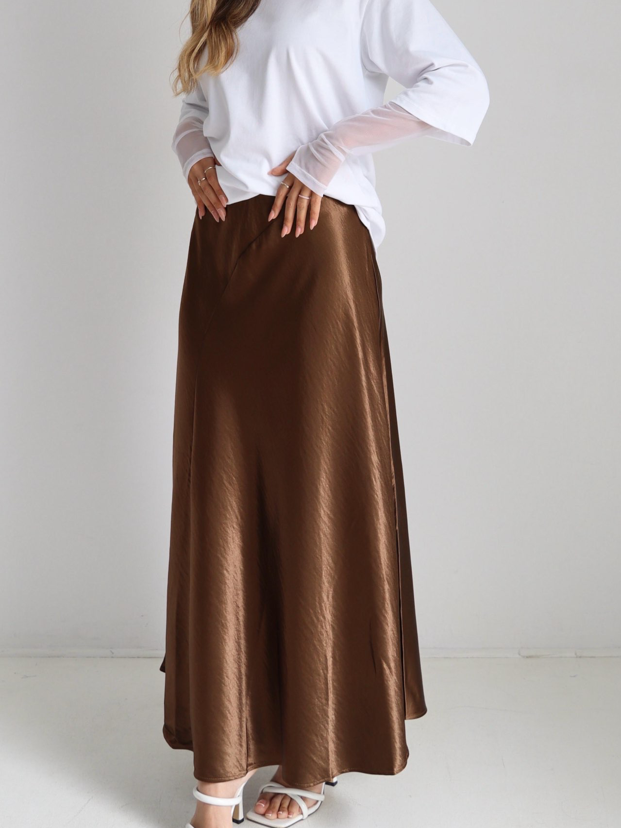 חצאית נועה חום