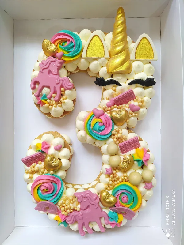 עוגת מספרים מעוצבת בקונספט  חד קרן🧁