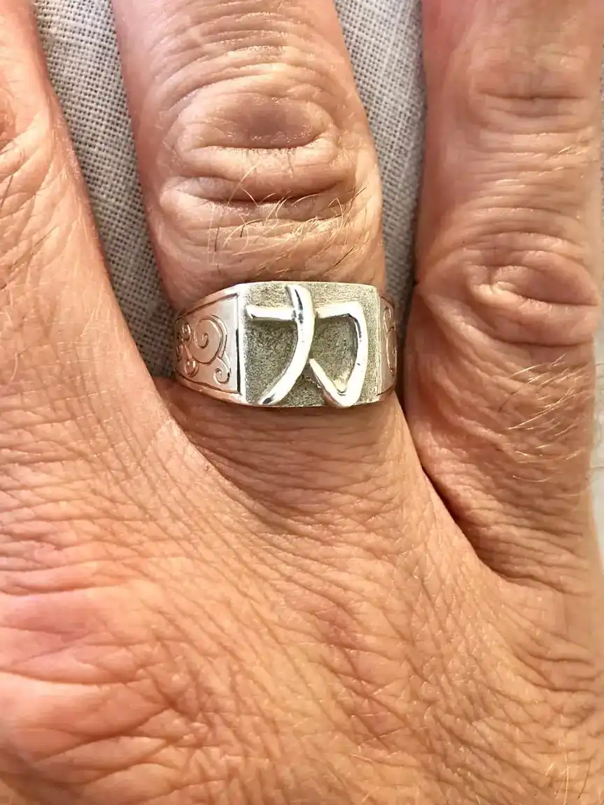 Man Silver ring with the chinese symbol of strength and diamond cut engraving on the sides