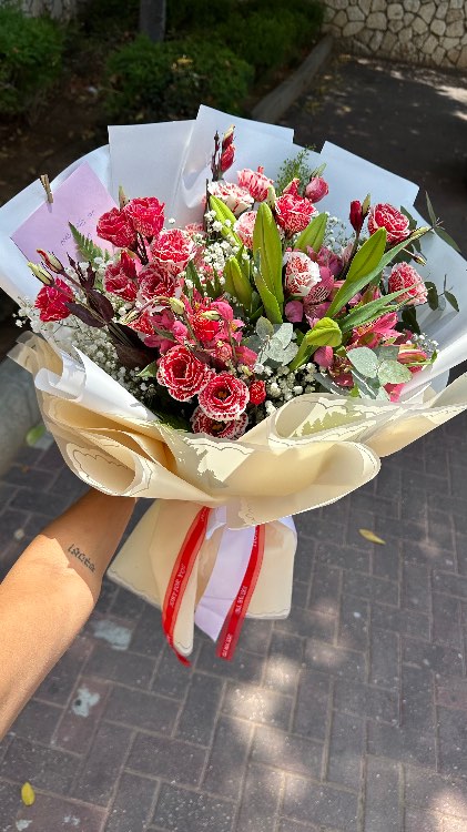 זר ליזי אדום