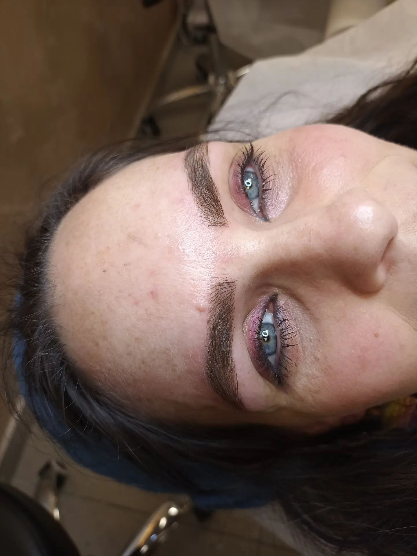 פודרה - הצללת גבות