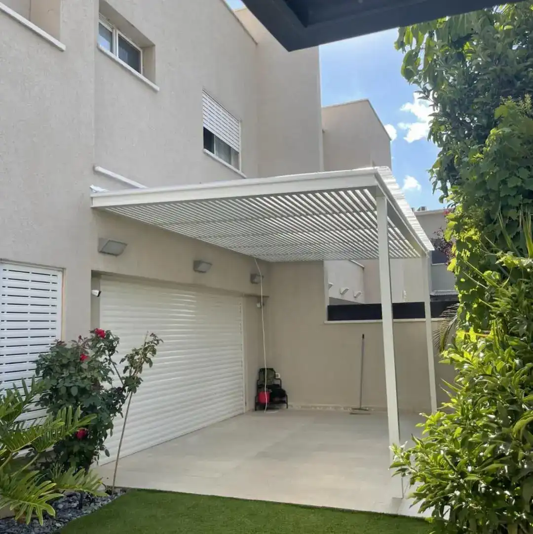 שער כניסה לבית אלומיניום כולל ידית מעוצבת