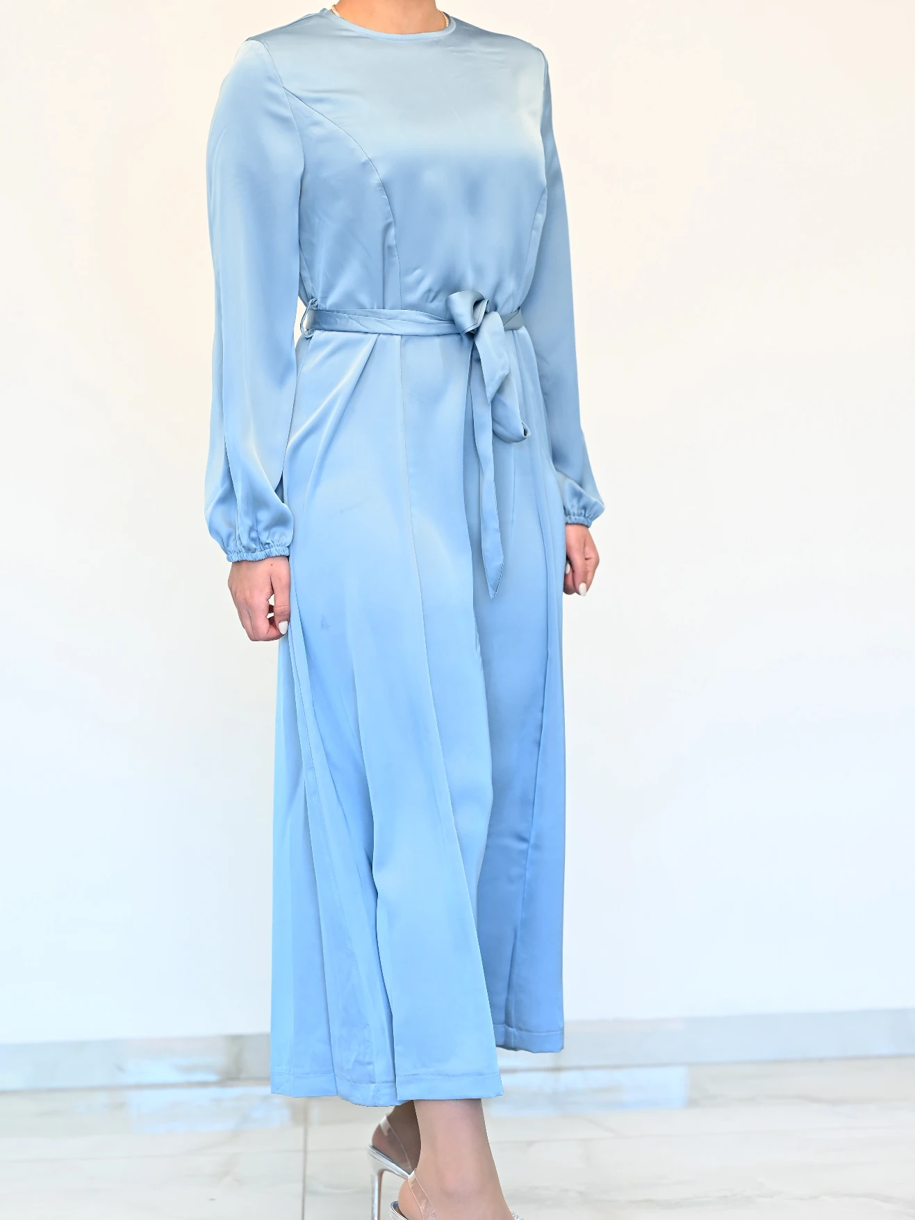 שמלת סאטן תכלת