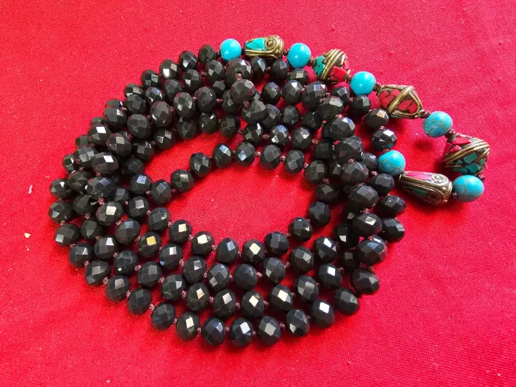 שרשרת ארוכה  מאלה המשמשת ככלי עזר למדיטציה ולתפילה אורך 58 ס'מ