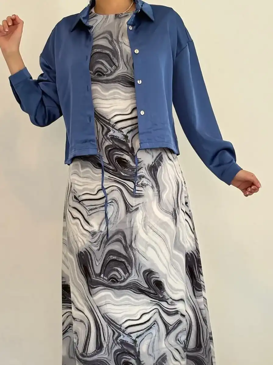 חולצת סאטן כחולה